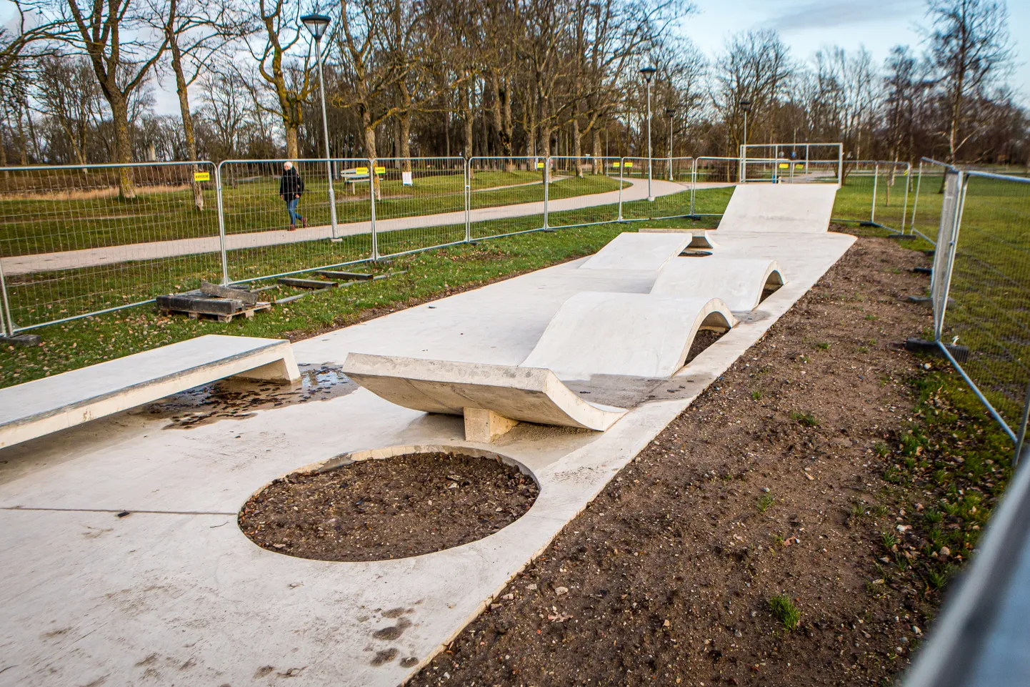 Betoonist rulapark Kuressaare rannaalal.