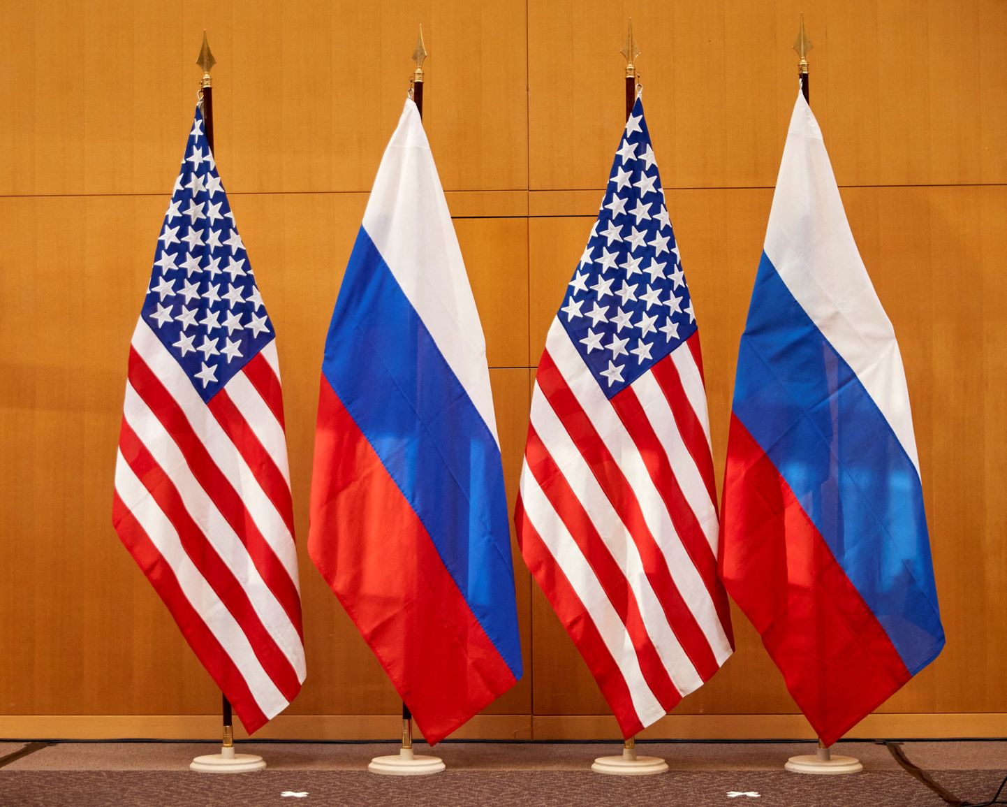 Venemaa ja USA lipud.