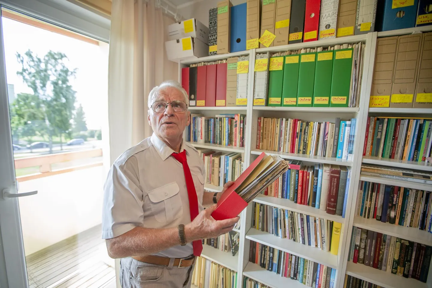 Heimar Lenk ütleb, et tegemisi tal jätkub. Näiteks uurib ta lähiajalugu ning sorteerib ja korrastab kirjandus- ja muusika-
arhiive.