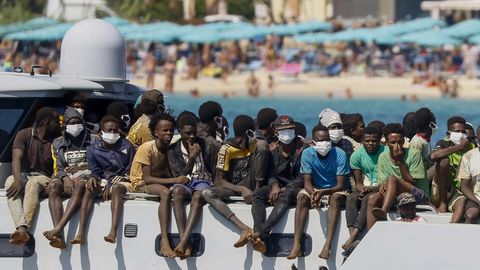ELile raha tagastanud Tuneesia uputab Lampedusat migrantidega