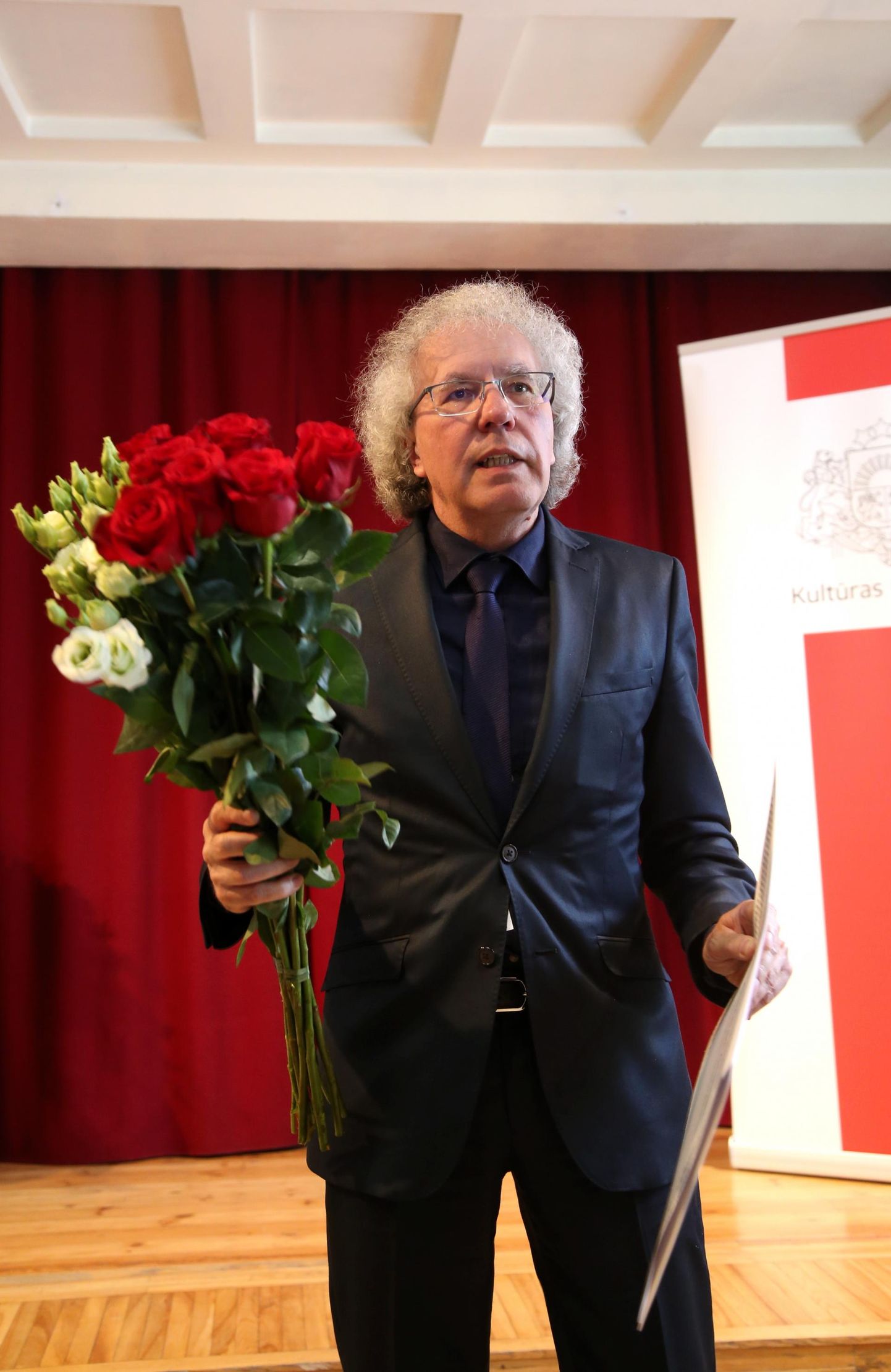 Luuletaja Guntars Godiņš peab sel reedel kell 15 Tartu ülikooli peahoone auditooriumis 140 loengu.