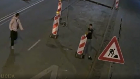 VIDEO ⟩ Vai atpazīsti? Policija mēģina noskaidrot personu identitāti