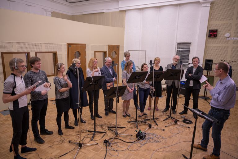 Laulupeo juhatavad dirigendid Eesti Raadio helistuudios ühislaulu salvestamas