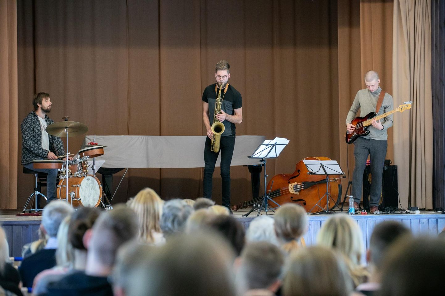 Rahvusvahelise muusikapäeva kontsert: Tobias Tammearu (saksofon), Kristjan-Robert Rebane (kontrabass), Martin Petermann (trummid).