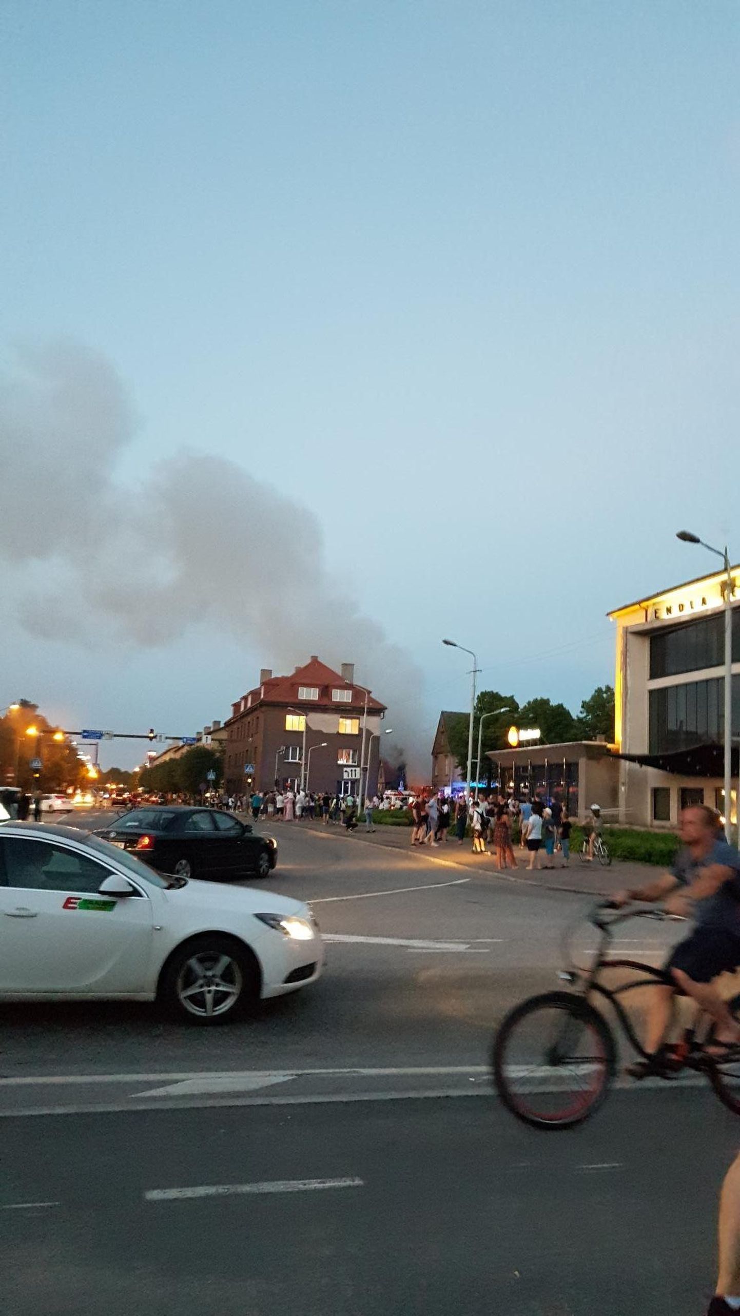 Politsei kahtlustab reedel Pärnu kesklinnas puhkenud põlengu puhul süütamist.
