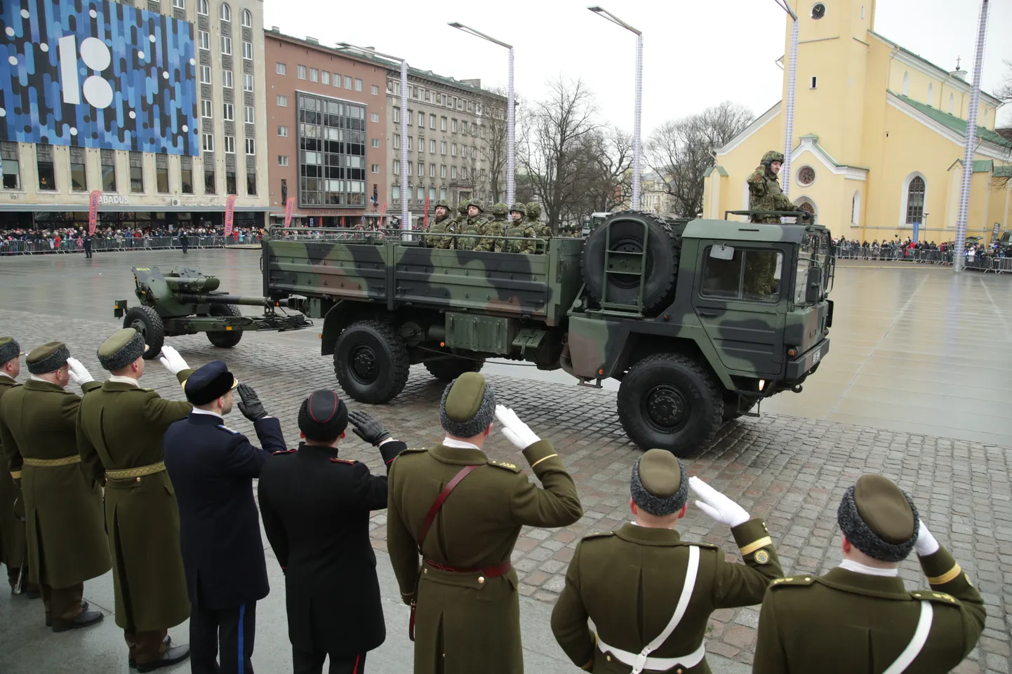 Парад в честь Дня независимости Эстонии на площади Вабадузе в Таллинне в 2019 году.