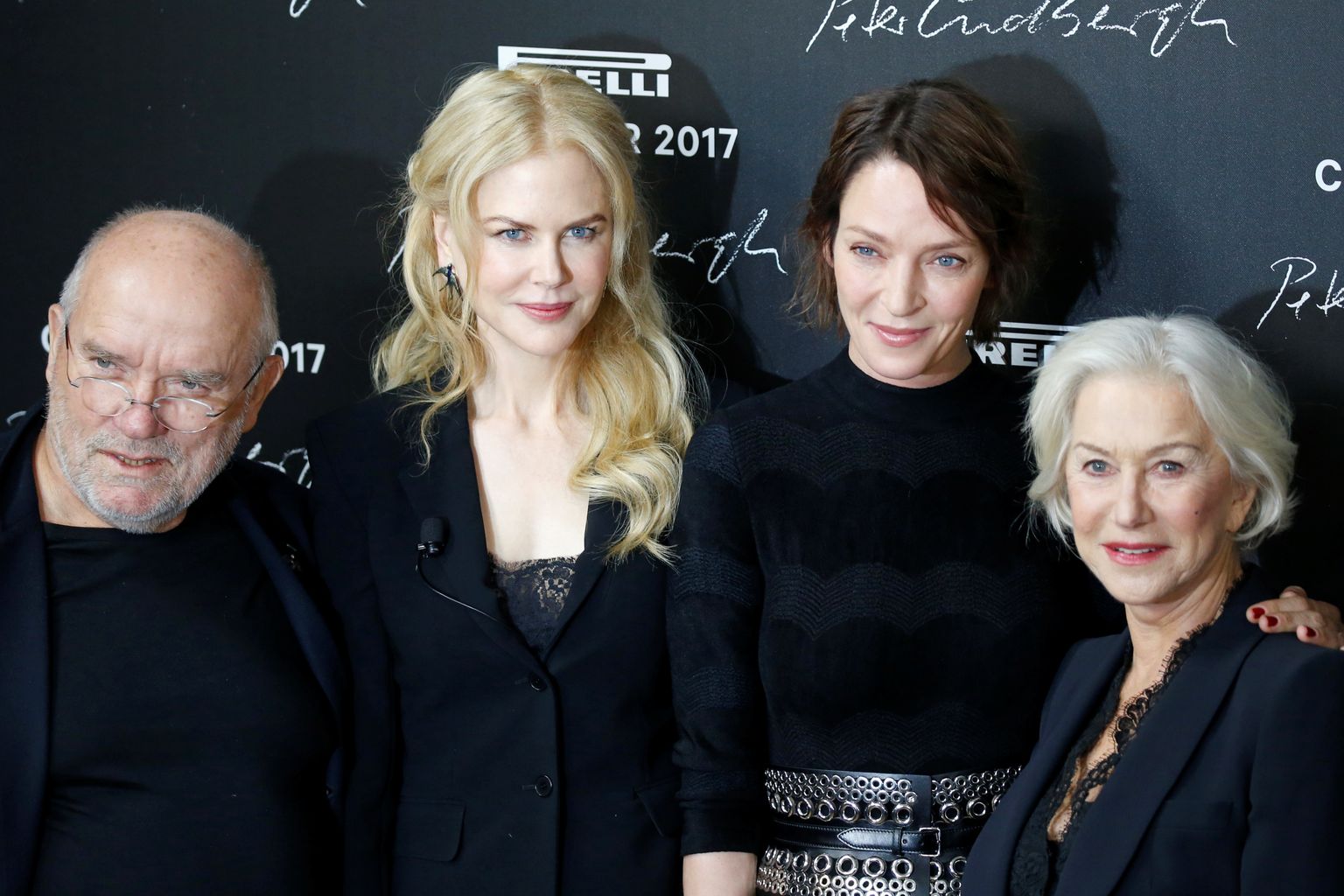 Moefotograaf Peter Lindbergh koos näitlejannade Nicole Kidmani, Uma Thurmani ja Helen Mirreniga Pirelli 2017. aasta kalendri esitlusel.