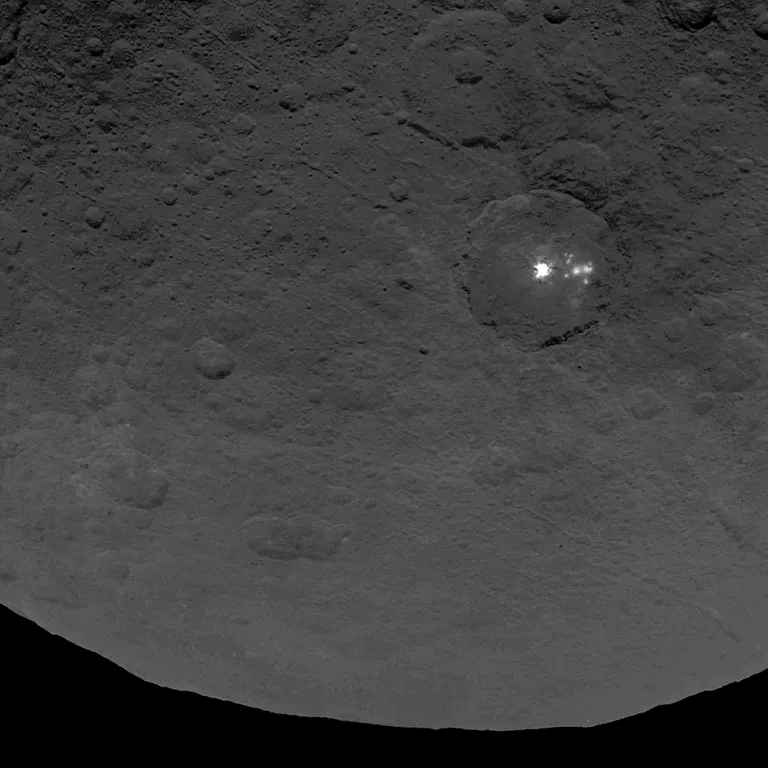 Dawn'i tehtud foto Ceres'e valgetest täppidest. Foto: Scanpix