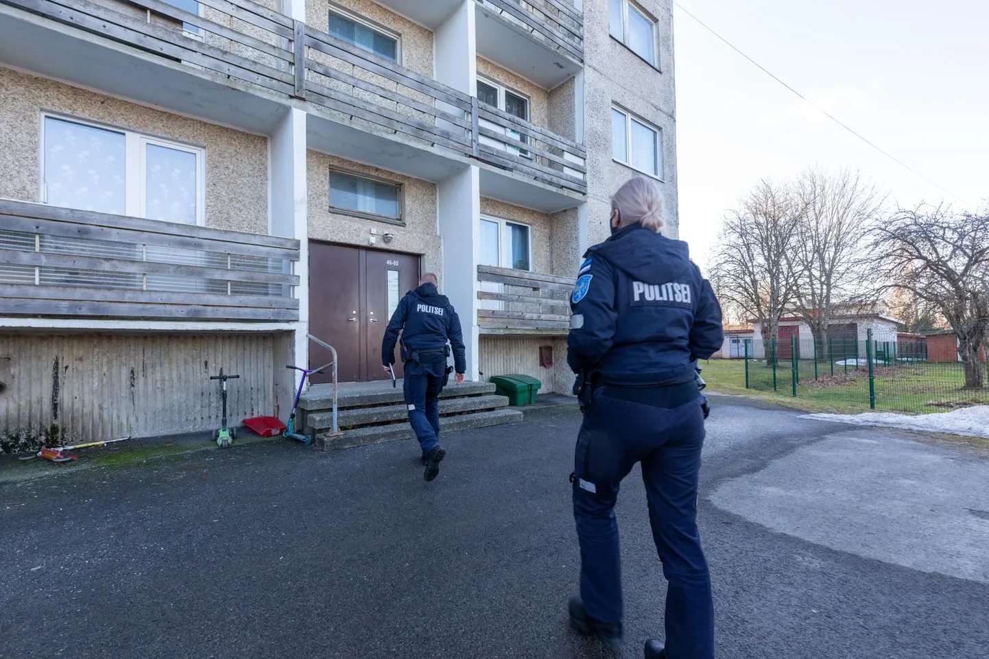 Võhmas leiti 1. märtsi õhtul ühe kortermaja trepikojast kaks noahoope saanud last ning nende pussitamises on kahtlustatav samas trepikojas elanud 37-aastane naine.
