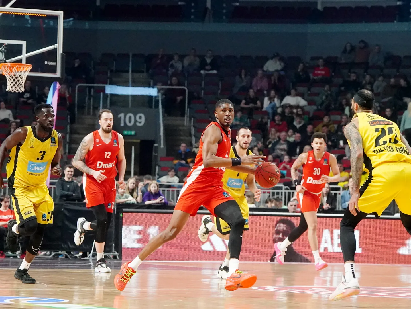 ULEB Eirokausa astotdaļfināla spēle basketbolā vīriešiem starp Slobožanskas "Prometey" un Saloniku "Aris" komandām "Arēnā Rīga".