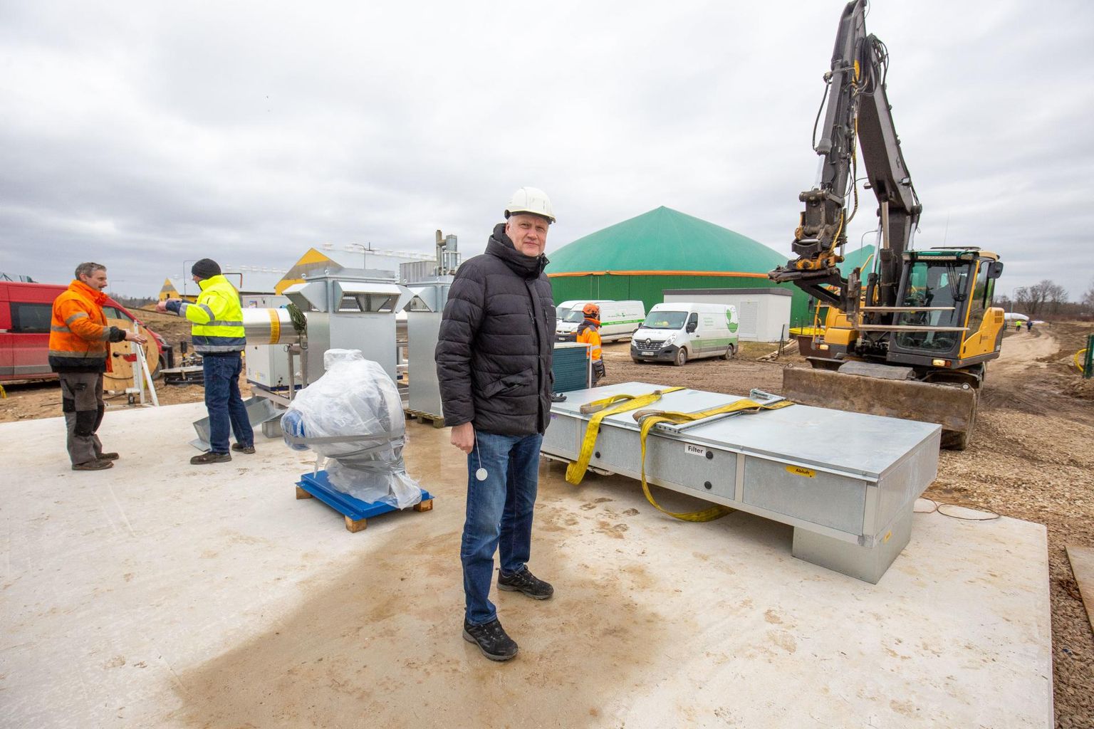 OÜ Estonia Farmid juhatuse liikme Jaanus Marrandi selja taga käib Oisu biogaasijaama ehitus, esimene rohegaas saadakse 1. mail.