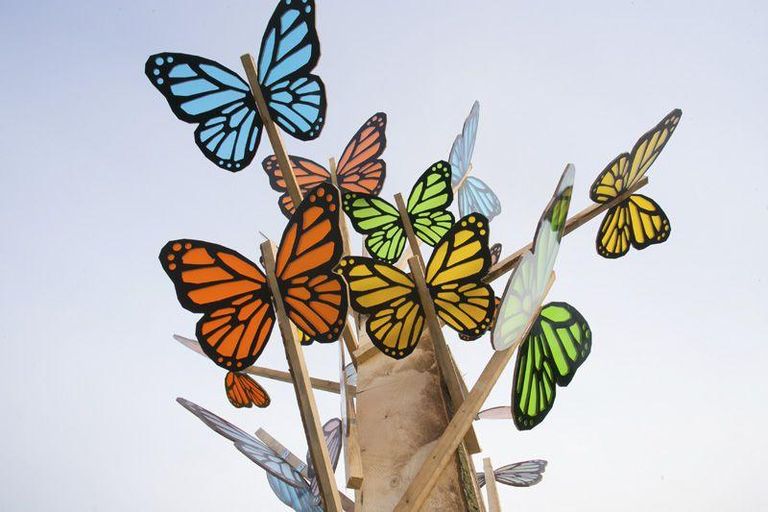 2016. aastal kaunistasid Rakvere Keskväljakut liblikad.