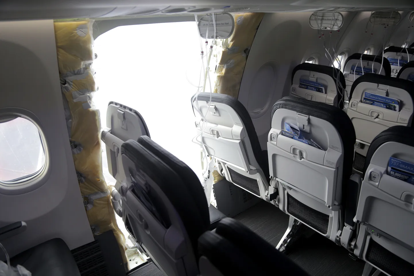 Alaska Airlinesi hädamaandumise teinud Boeingu lennukil olid suured õhus tekkinud kahjustused.