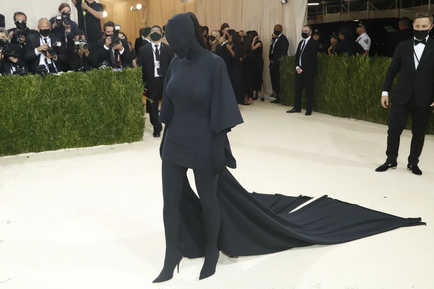 Ким Кардашян на балу Met Gala в Нью-Йорке