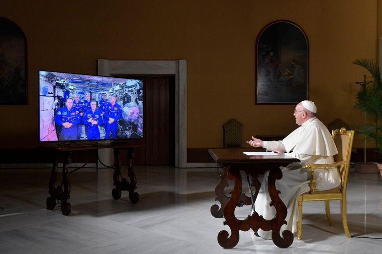 Paavst Franciscus kontakteerus Rahvusvahelises Kosmosejaamas (ISS) missioonil olevate astro- ja kosmonautidega