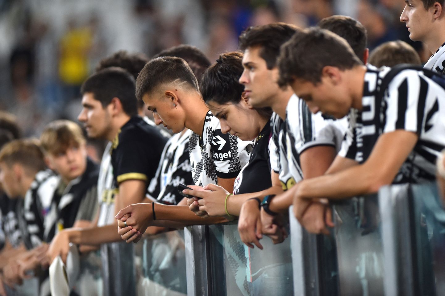 Juventuse poolehoidjad lahkusid staadionilt pead norus, kuna nende lemmikud pole suutnud Meistrite liigas punktiarvet avada.