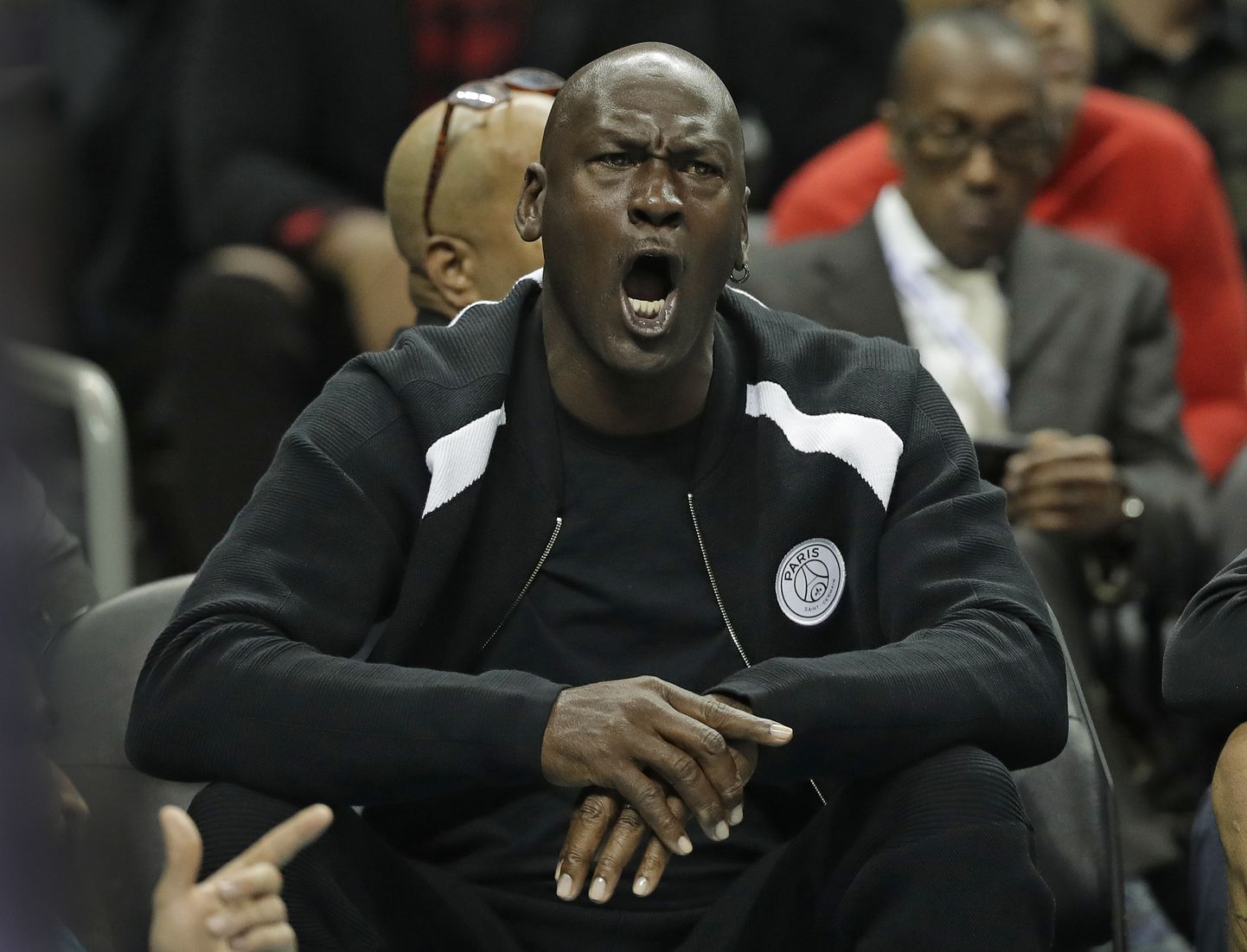 Charlotte Hornetsi omanik Michael Jordan peab vahel karmi kätt näitama.