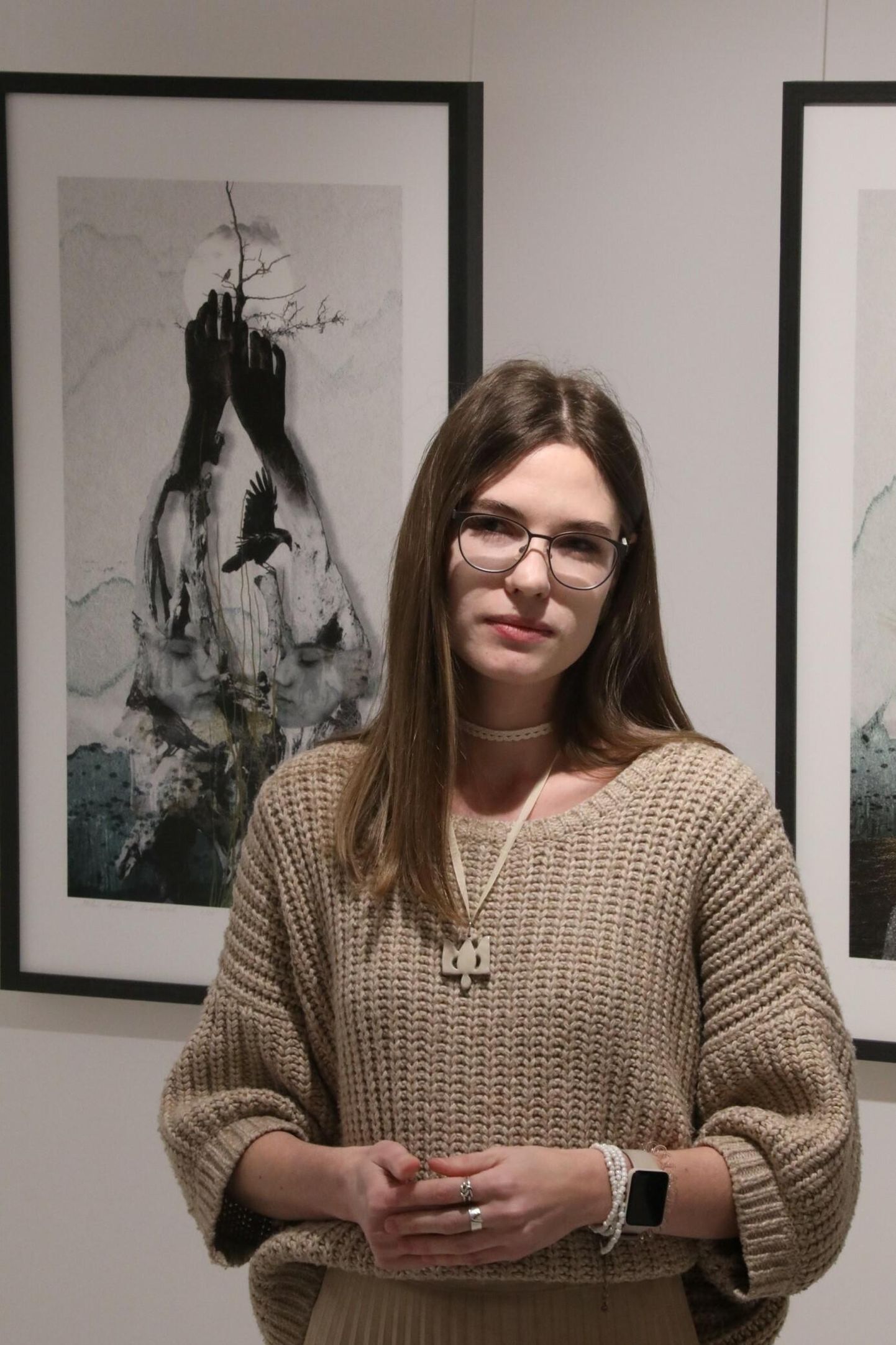 Viktoria Berezina selja taga on tema kollaaž «Põlen hellalt koidikutel».