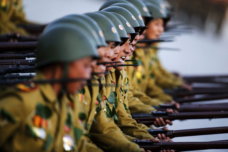 SPõhja-Korea sõdurid paraadil