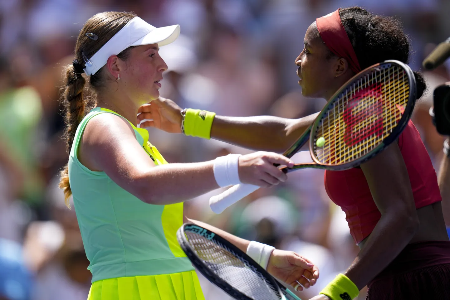 Aļona Ostapenko un Koko Gofa