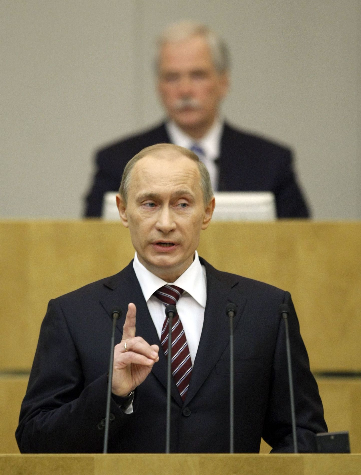 Vene Föderatsiooni peaminister Vladimir Putin riigiduuma ees aru andmas.