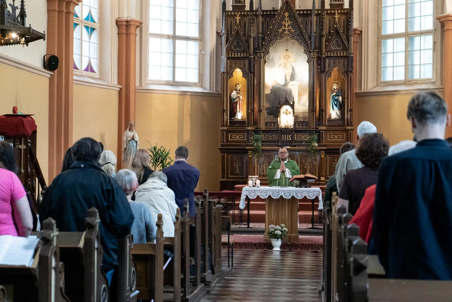Et paavsti missast täiel määral osa saada, harjutasid Tartu katoliiklased isa Migueli eestvõttel läinud pühapäeval ladinakeelset liturgiat.