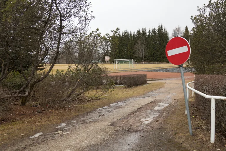 Suure-Jaani sportlased on staadioni remonti oodanud juba pikki aastaid.