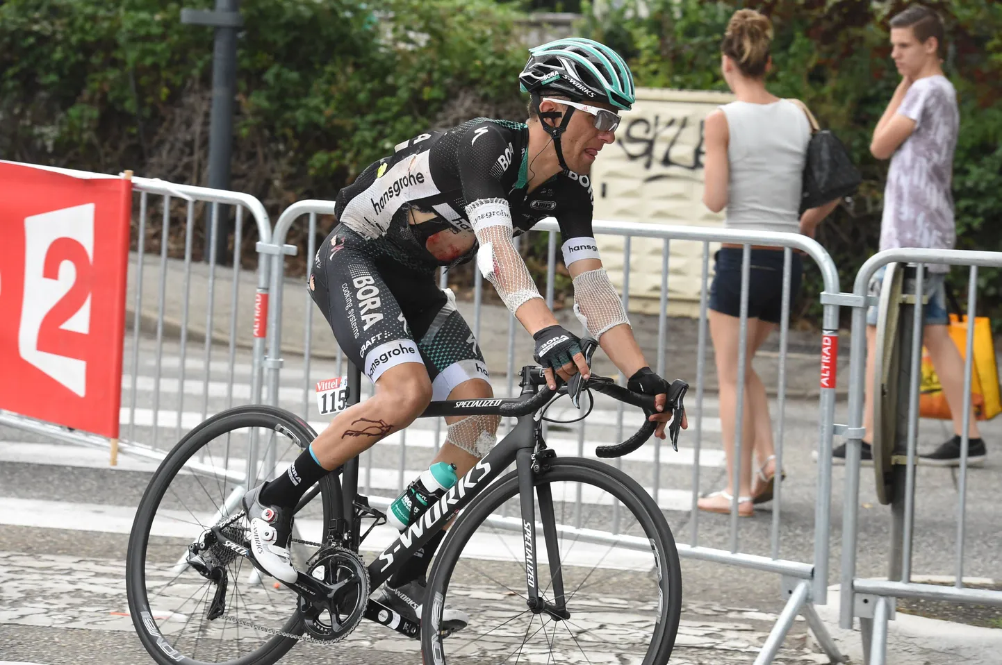 Rafal Majka pärast kukkumist Tour de France'il.