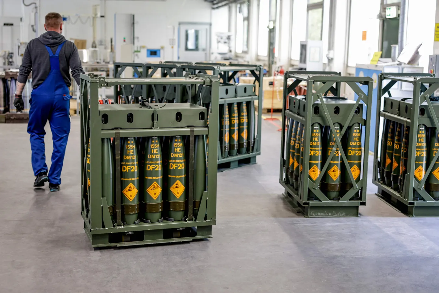 Rheinmetallist on kujunenud Ukraina peamine kaitsetööstuspartner. Pildil ettevõtte toodetud 155 mm suurtükimürsud Unterlüssis asuvas tehases.