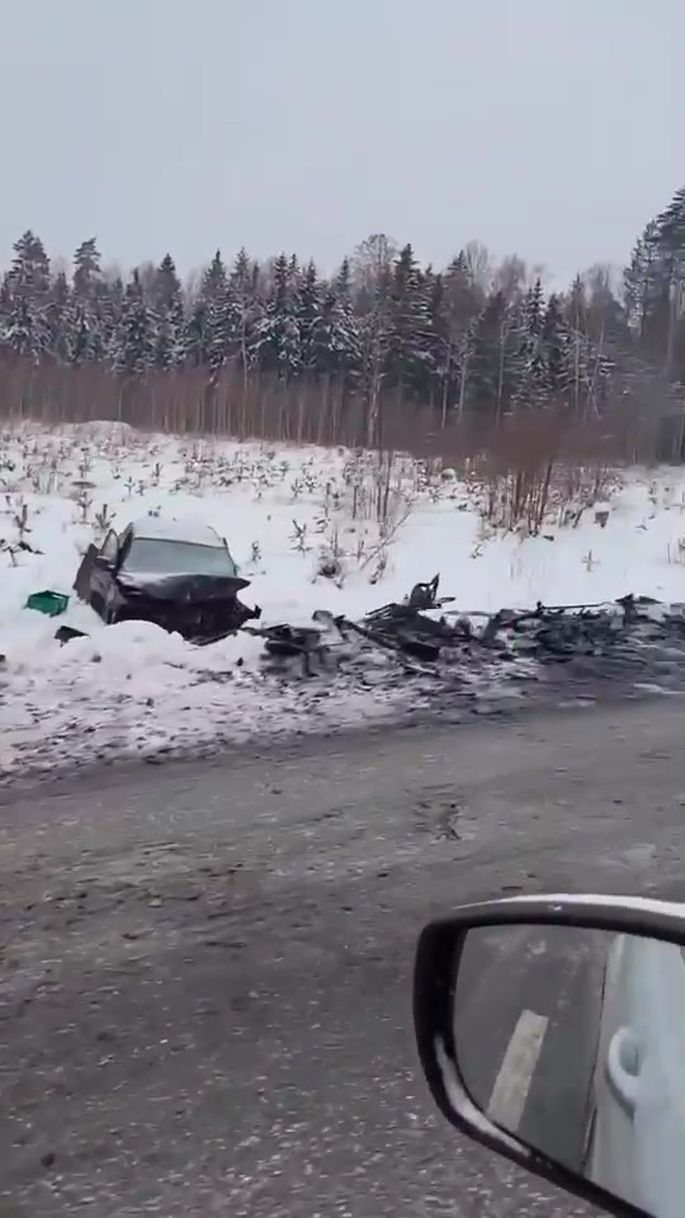 ВИДЕО ⟩ Под Кекавой столкнулись BMW и Volvo: три человека в больнице