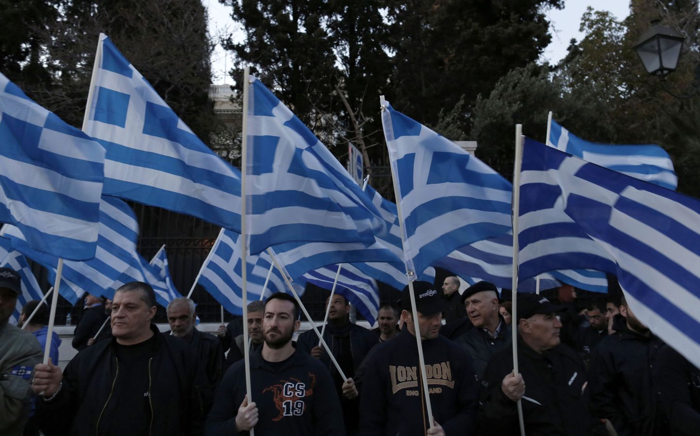 Kuldse Koidiku toetajad ülemöödunud kuul Kreeka pealinnas Ateenas Saksamaa riigikantsleri Angela Merkeli visiidi eel protestimas.