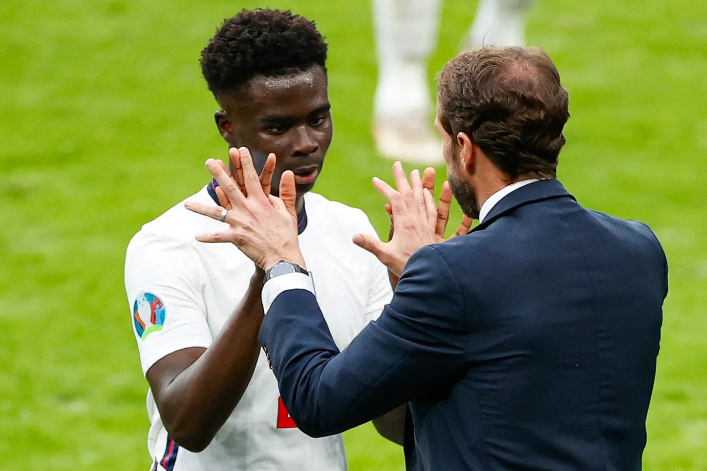 Bukayo Saka (vasakul) ja Gareth Southgate.