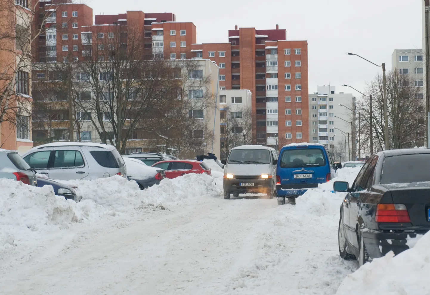 В дни обильного снегопада движение в Ласнамяэ было очень затруднено.