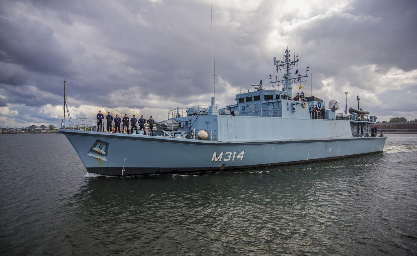 Sakala торжественно проводили в миссию в июле 2016 года. Через четыре месяца корабль встретила военная полиция.