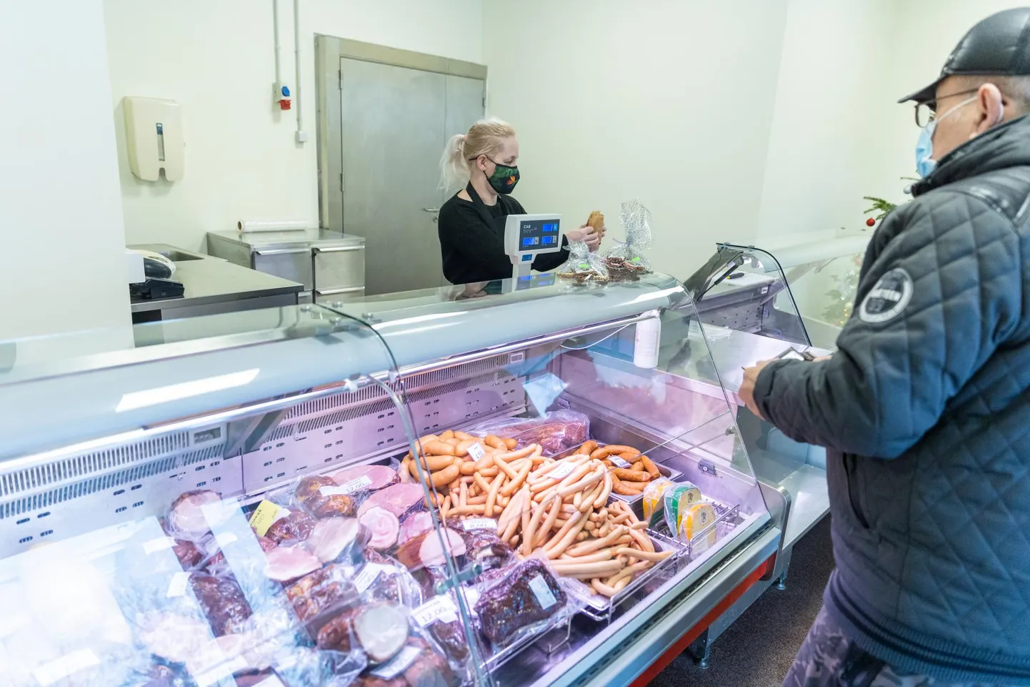 Ostmisel ei pääse maskidest üle ega ümber.