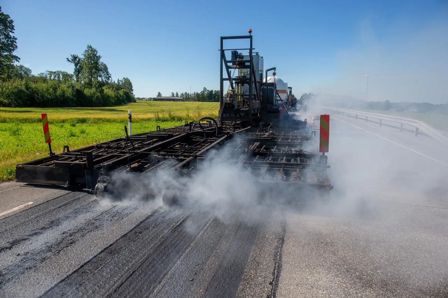 Bituumen ehk maavaik või maatõrv on pruunikasmusta värvusega pigitaoline looduslik orgaaniline ühend, mis on vajalik asfaldi tootmiseks.