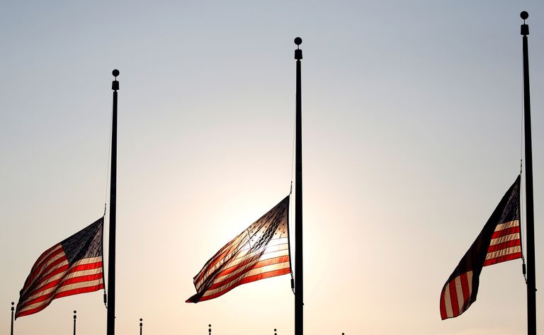 Lipud pooles mastis Washingtoni monumendi juures.