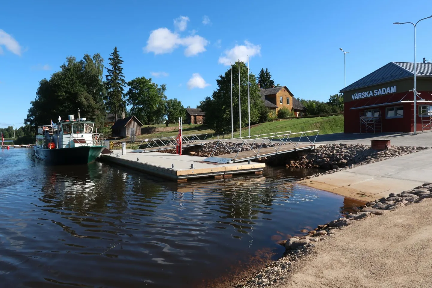 Värska sadam hommikuvalguses