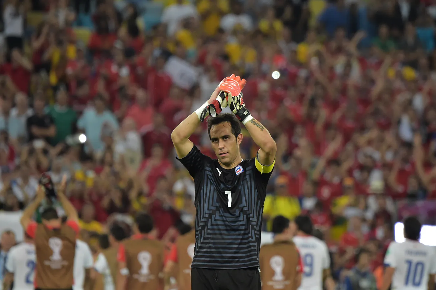Tšiili koondise esiväravavaht ja meeskonna kapten Claudio Bravo hakkab uuest hooajast pallima FC Barcelonas.