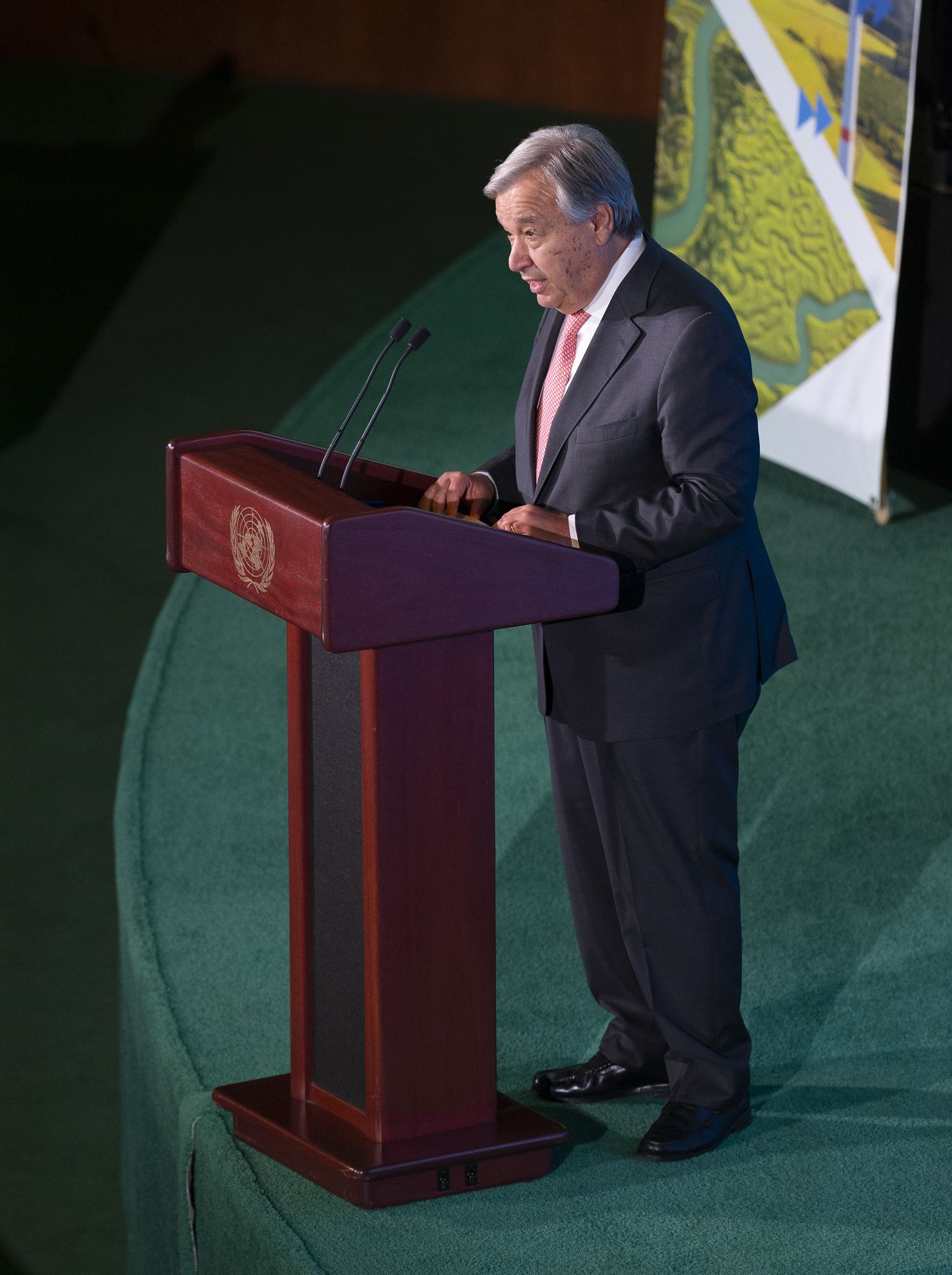 ÜRO peasekretär António Guterres esmaspäeval New Yorgis ÜRO peakorteris kliimatippkohtumise lõppsõnaga esinemas.