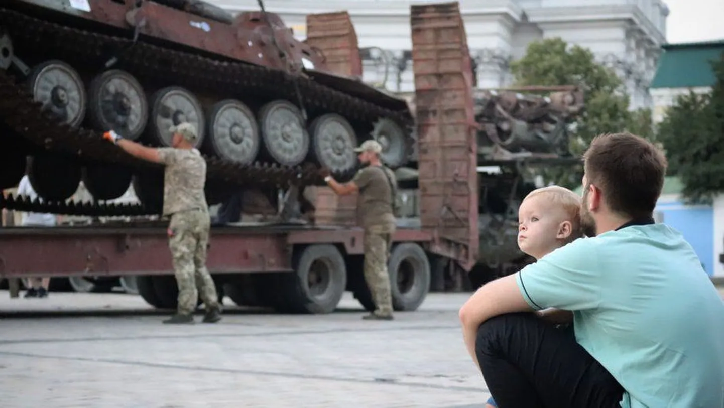 Подбитые российские танки на Крещатике