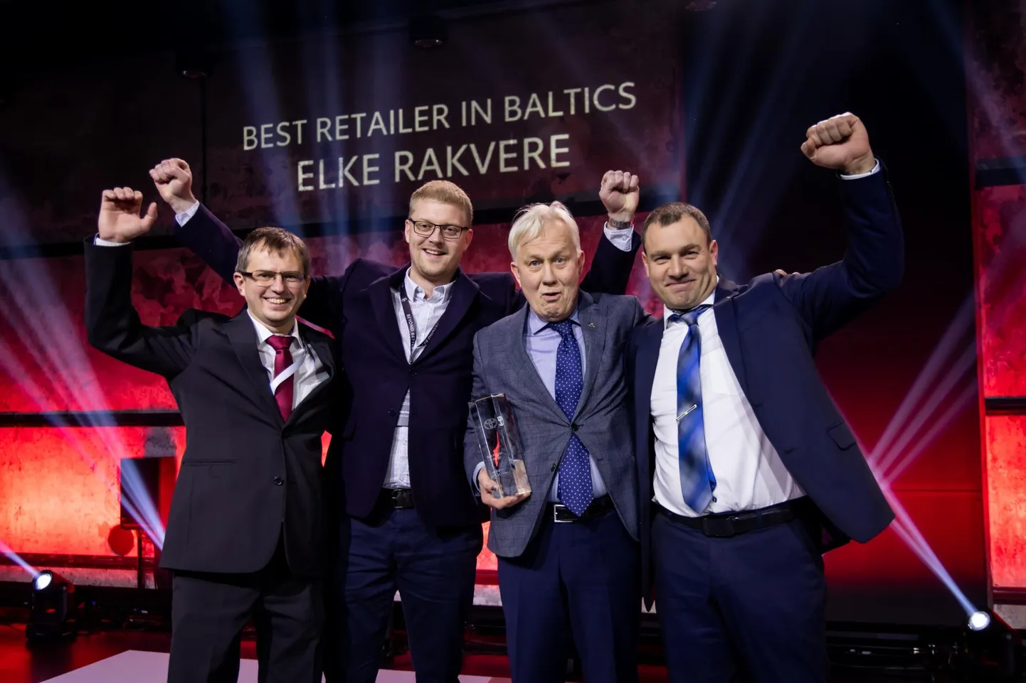 ELKE Rakvere töötajad (vasakult) Harles Tullino, Siim Kesler, Hannes Vares ja Silver Päll kultuurikatlas auhinnatseremoonial.