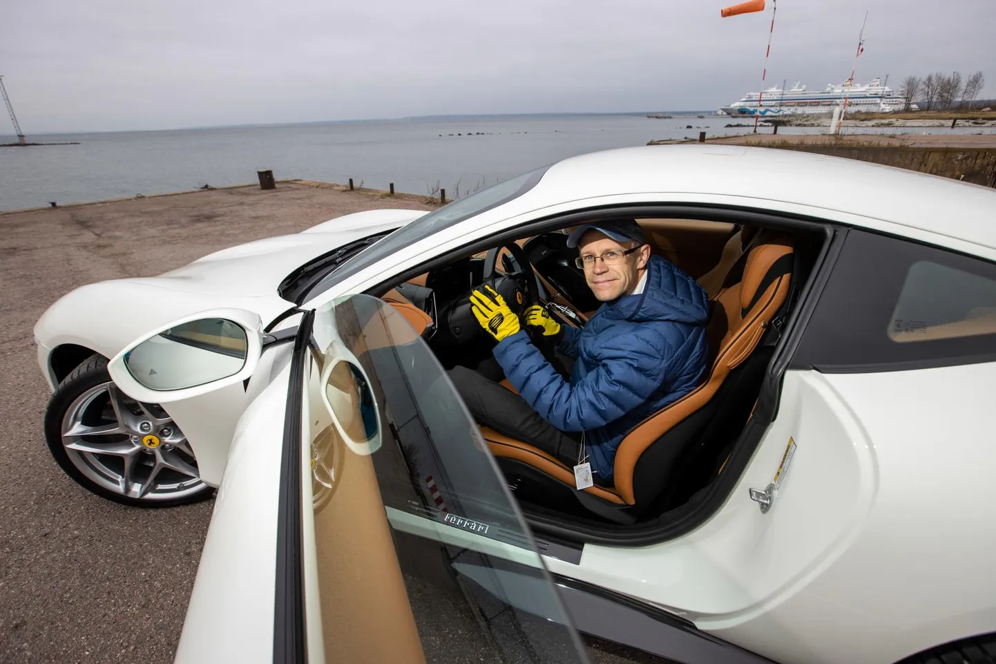 Priit Pullerits proovimas uut Ferrari Romat.