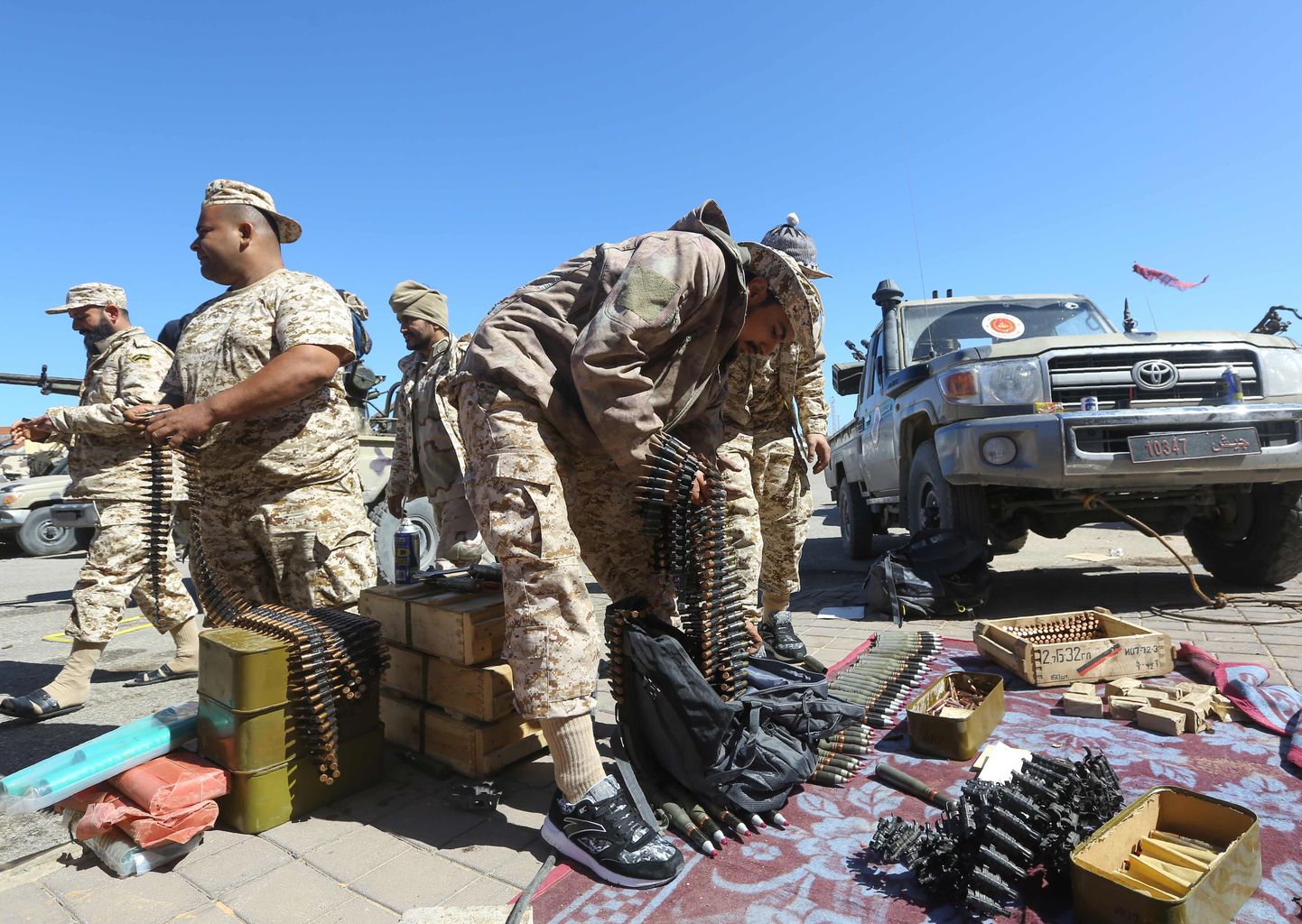 Liibüa ühtsusvalitsusele ustavad relvajõud Mişrātahi linnast valmistumas vastupealetungiks Khalifa Haftari jõududele.