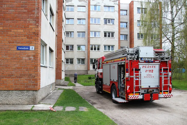 Päästjad Võrus Vabaduse tänaval.
