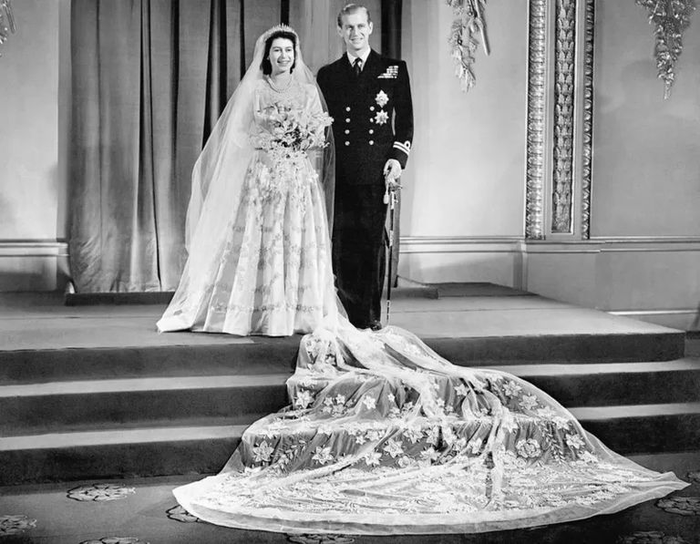 Свадьба принцессы Елизаветы и принца Филиппа Маунтбаттена стала ярким событием в тяжелое послевоенное время
