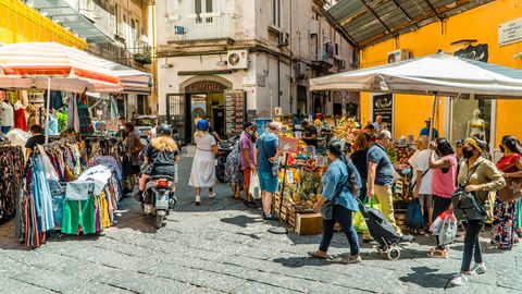 ETTEVAATUST ⟩ Napoli turgu külastanud Susanne jäi peene petuskeemi ohvriks: jäin 300 eurost ilma!