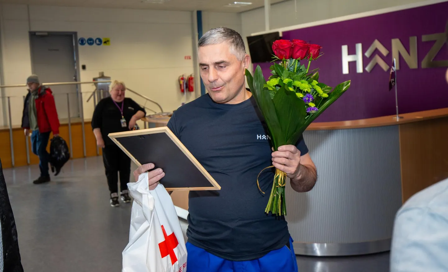 Besik Sagaradzele ütles läinud nädalal tänukirja vastu võttes, et Punase Risti tähelepanu teeb talle au. Samas usub ta, et ka ilma temata oleks leidunud keegi, kes oleks talitanud täpselt samamoodi.