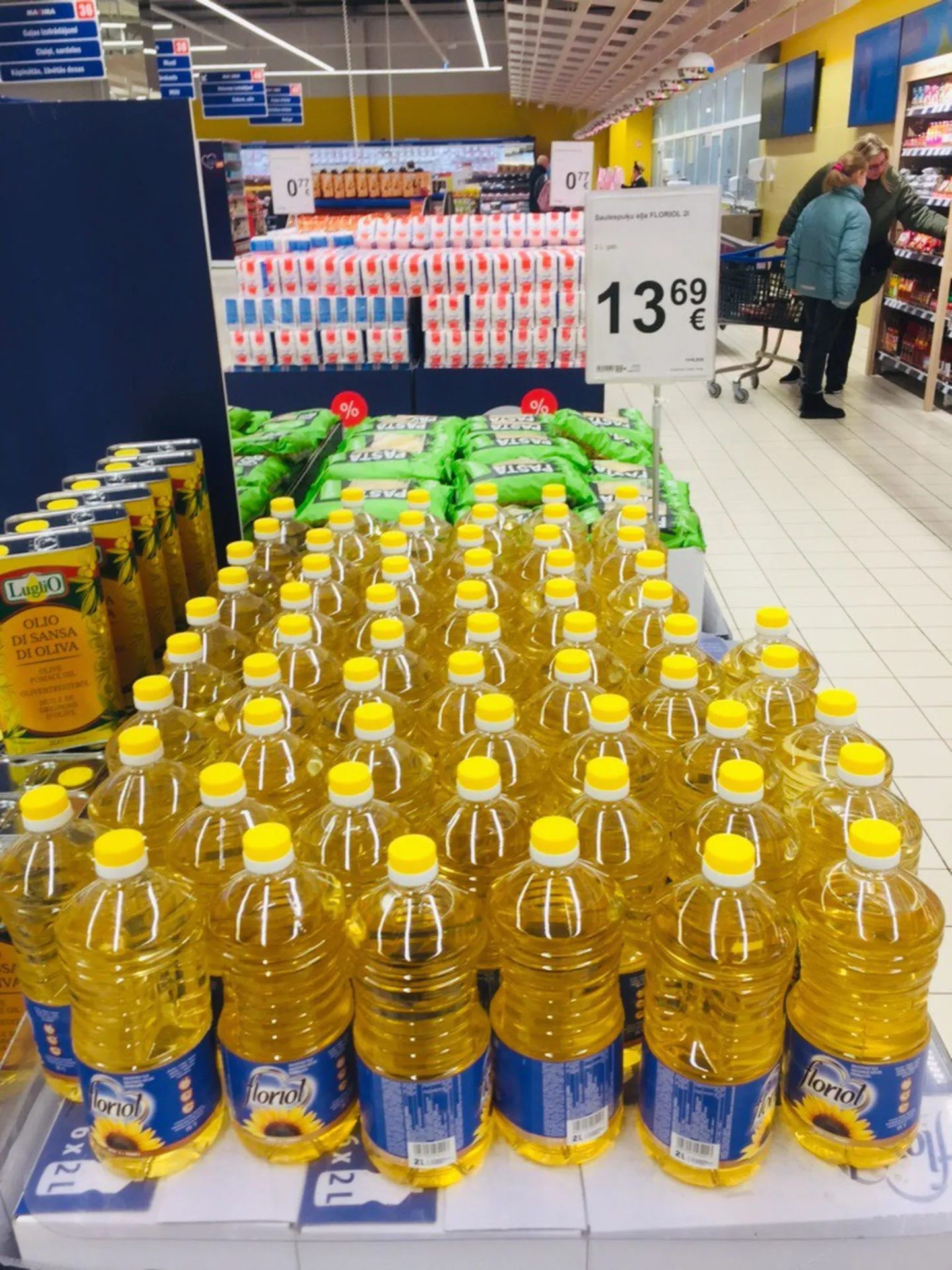 Päevalilleõli Riia Maximas.