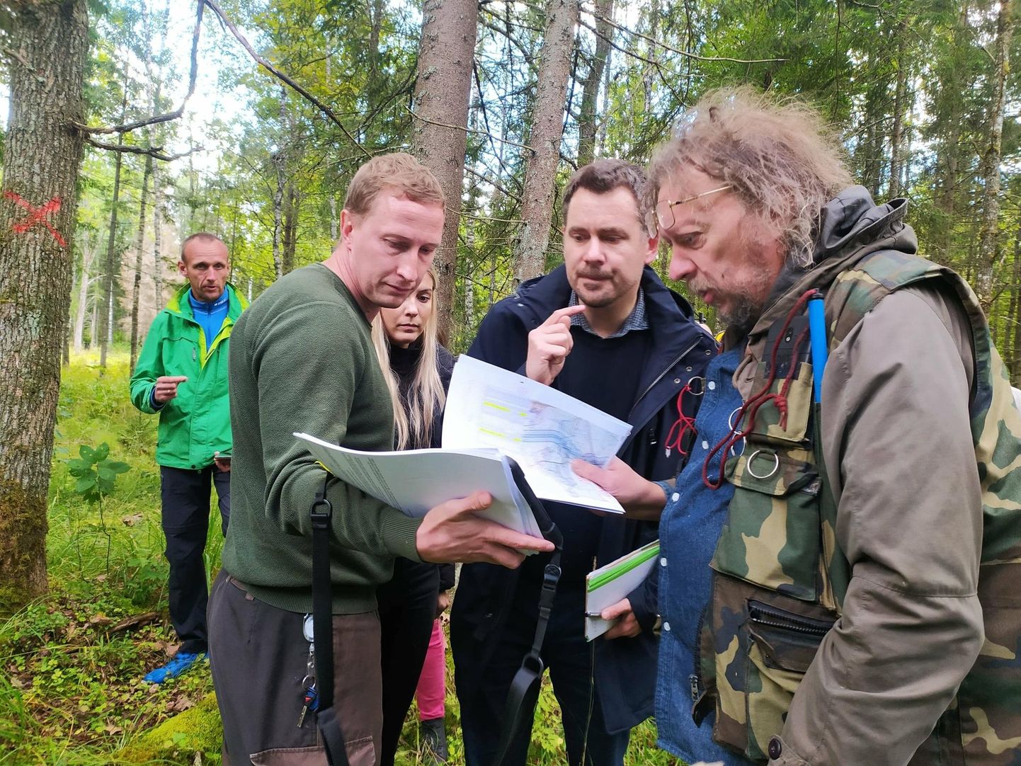 Судья Таллиннского административного суда Янек Лайдвеэ углубляется разбирается в вопросах лесов.